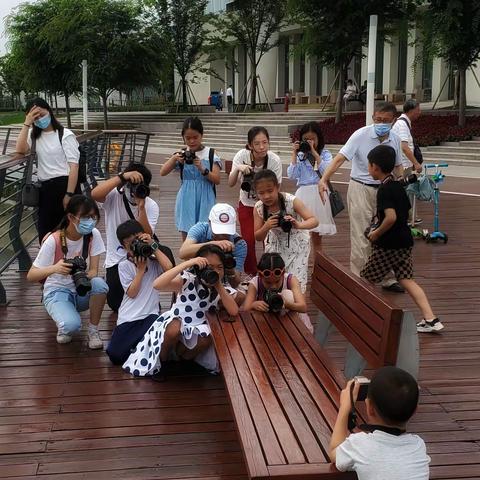 黄浦区青少年科技活动中心摄影班徐汇滨江、慧飞无人机培训中心、西岸艺术中心采风集锦——刘随心张嘉辰联合编制