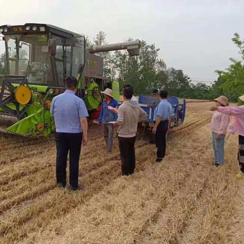 区农机中心多措并举推进小麦机收减损工作