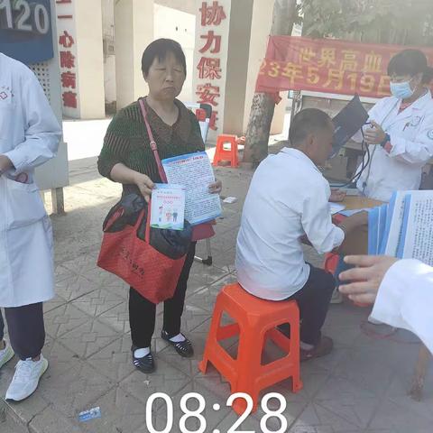牙里中心卫生院开展“世界高血压日”健康宣传。