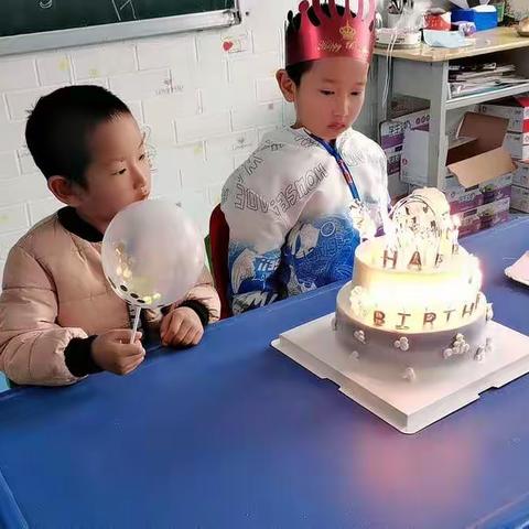 阳光幼儿园祝赵睿轩小朋友生日快乐