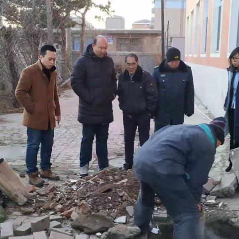 【基隆学校分校丨抢修暖气管道】宽城区教育局发展规划科送温暖