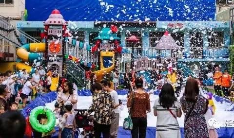 双拥宝宝的夏日“梦幻泡沫狂欢节”亲子活动邀请函