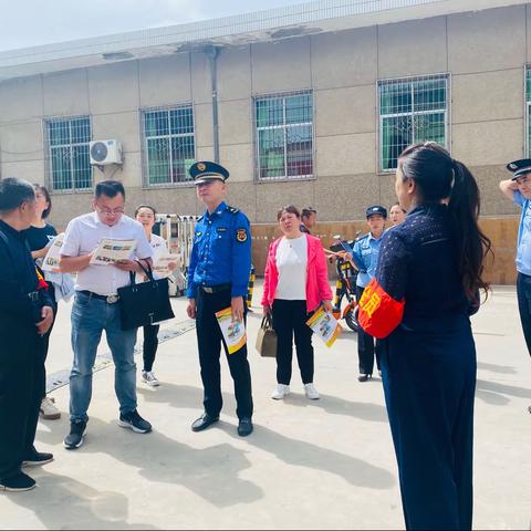 凤凰办事处的统一部署下：辖区内的食药所、派出所、城管等部门，对我园诸项工作进行督导检查