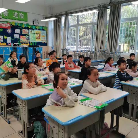 人才家园小学二年级2班鲨鱼社团STEM主题课程“吃饭时间到”剪影