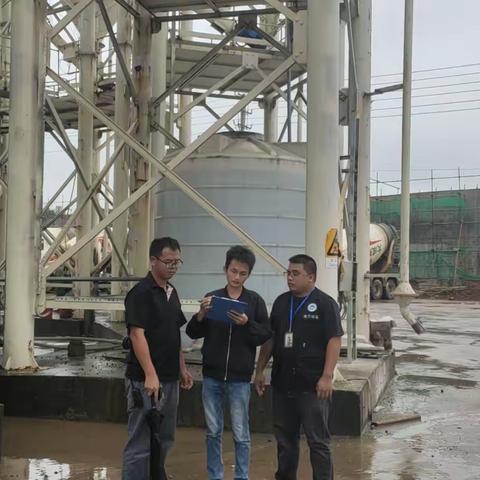 演丰镇环境站落实混凝土搅拌站扬尘污染防治措施检查工作