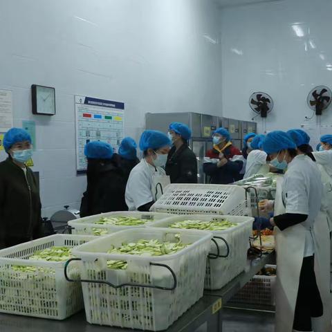 “明厨亮灶”，“食”刻安心—记海港三中食堂开放日活动