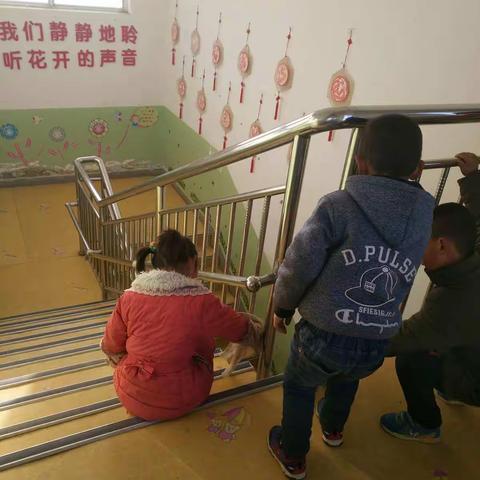 上营乡中心幼儿园“学雷锋 做好事”主题活动