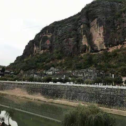 点点文墨蕴诗篇     谆谆教诲藏情谊