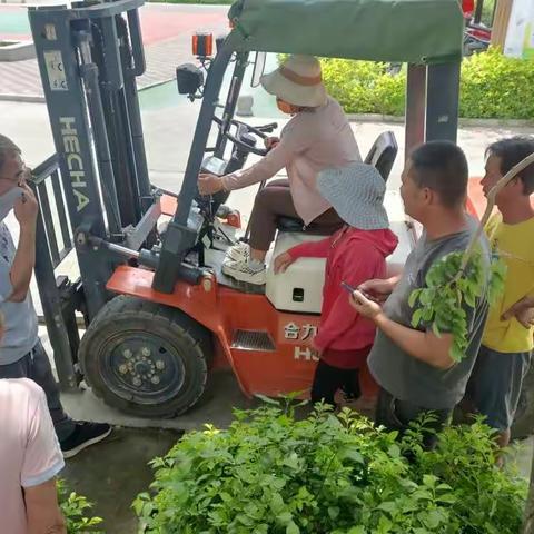 2022年儋州市大成镇第一期叉车操作培训班正在进行中