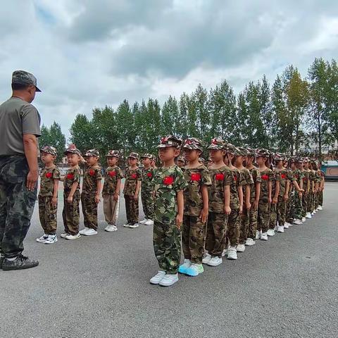 辉南镇中心小学 2023级新生军训结营仪式