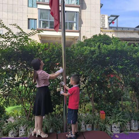 生在国旗下，长在春风里——大拇指幼儿园周一升旗仪式