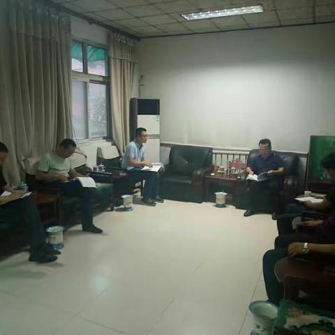 县商务局调度农村电商示范项目进展工作