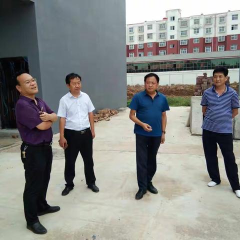 张晓景副主任带队调研漳南果蔬批发市场