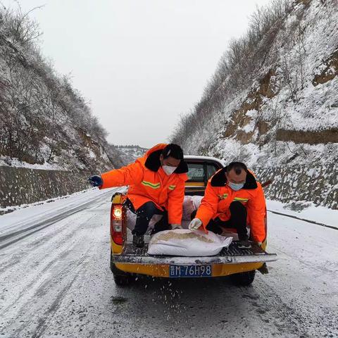 运城公路分局平陆段以雪为令  打响春运除雪保畅战役