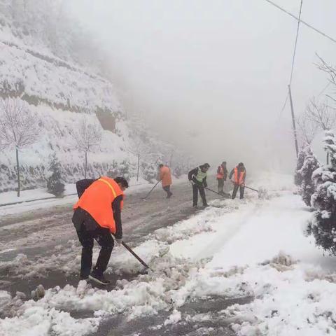 运城公路分局平陆段 “以雪为令”打响新年除雪打冰第一 仗