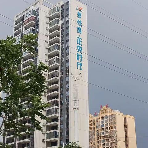 今日“碧桂园正央时代”打卡，小区整体绿化已经搞好，各种儿童设施，走道场地已经完善，也有部分业主已经开始装修