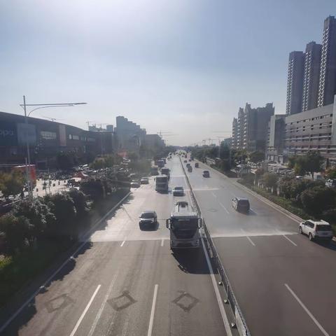 雨后扬尘治理，任城环卫忙不停