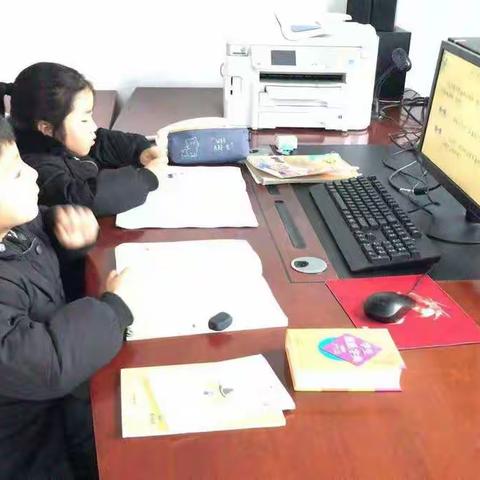 “停课不停学”，来看看二（1）的同学们在家如何硬核“学习+健体”