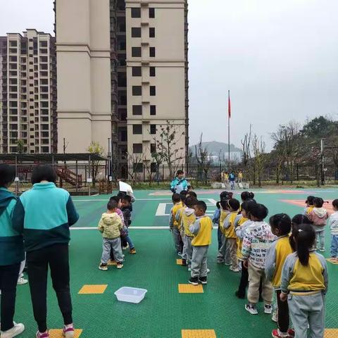 “微笑每一刻，成长每一天”🌈小碧新城幼儿园大二班一周生活🌸