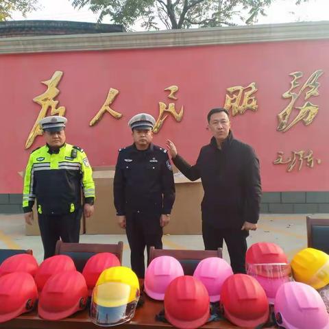 新华交警深入杜北社区开展“一盔一带”安全守护活动