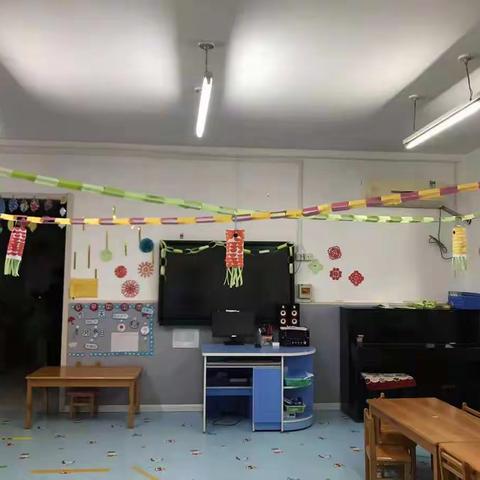 新年我们一起布置教室