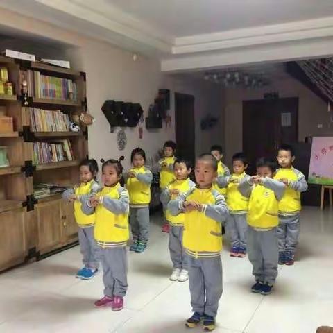 经典进社区，幼儿展新风