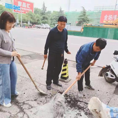 治理隐患 为民解忧——巩义市杜甫路街道和美社区进行路面隐患治理