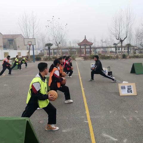“展体育课堂风采，共教研促成长”——套楼初中承办丰县初中体育教研活动