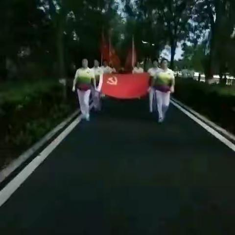 青春健走团队，祝福伟大的祖国繁荣昌盛🇨🇳