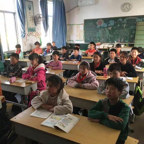 徐洼小学举行《消防安全主题班会》