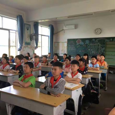 徐洼小学四年级进行少先队队会活动