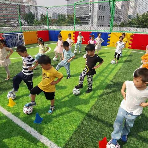 竞享“球”趣，“绳”采飞扬——幼儿园主题活动