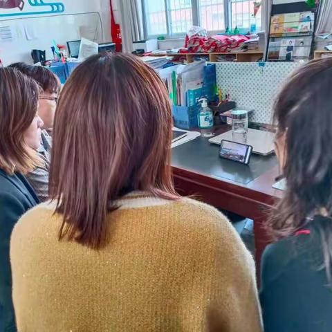 东北庄小学组织语文教师观看省级优质课网络直播观摩活动