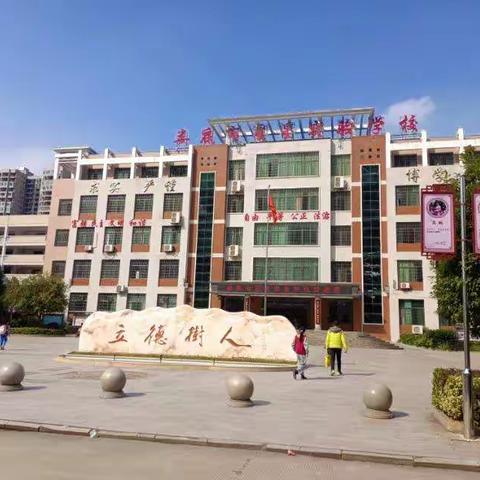 金秋迎盛会，健儿展风姿【2111班体育运动会】