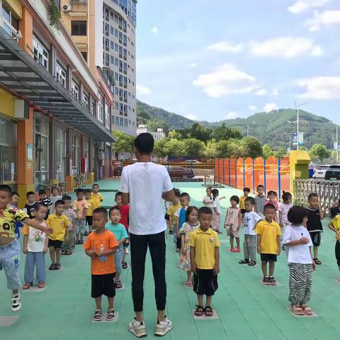 东滨幼儿园中一班第二周教育内容