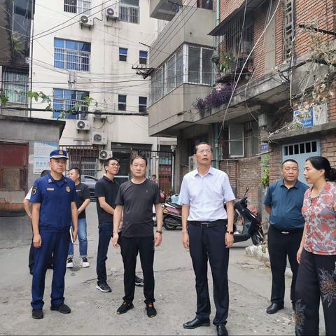 汉滨区副区长冯荣平带队开展老旧小区和高层住宅消防安全检查