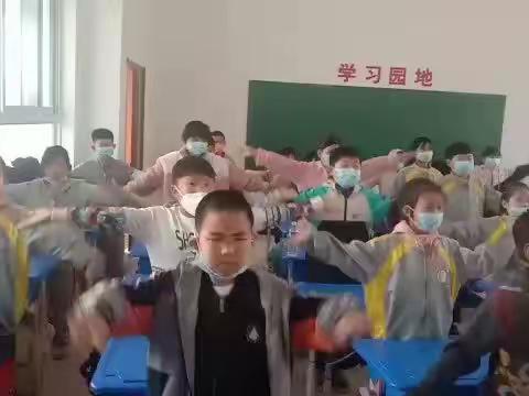 阴天也阳光——记春晖小学阴天体育课