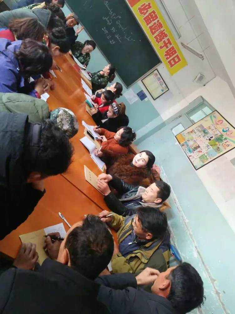 那拉提镇中学母语组讲课活动圆满结束
