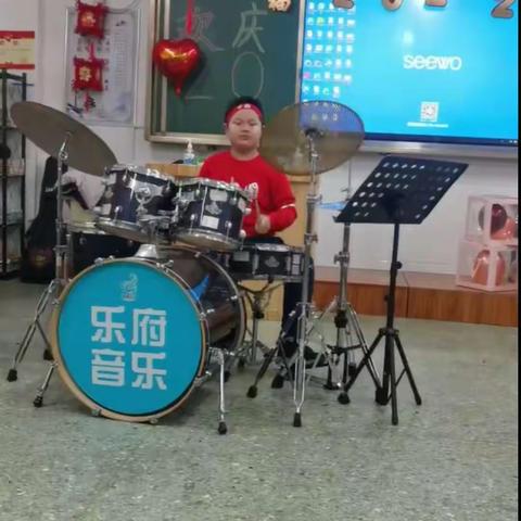 学习音乐为人生加分！乐府音乐的学员们都非常的棒！元旦晚会上的表演，为自己加了很多分了，继续加油！