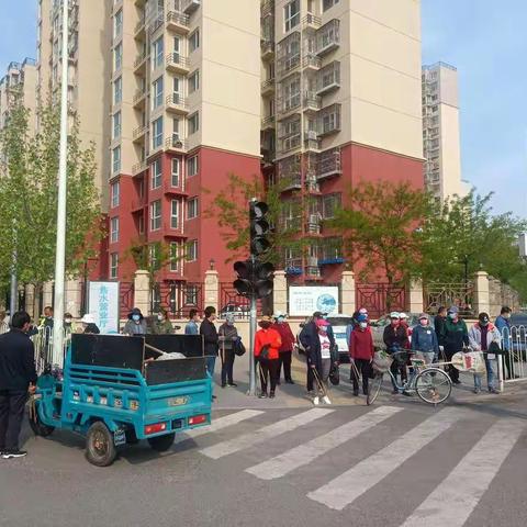 丁家洼村“周末卫生大扫除”活动