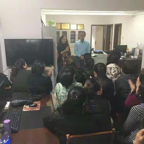 【莲湖 环西】大庆路社区开展“发扬人道主义精神，发展残疾人事业”法制宣传活动。
