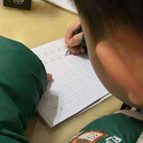 学习锻炼两不误，万众一心抗疫情！增滘小学一年2班的宝贝们真棒！