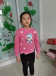 关注札萨克幼儿园大六班❤️家园助力，抗击疫情❤️网络主题微课程之《巧用空瓶提手》