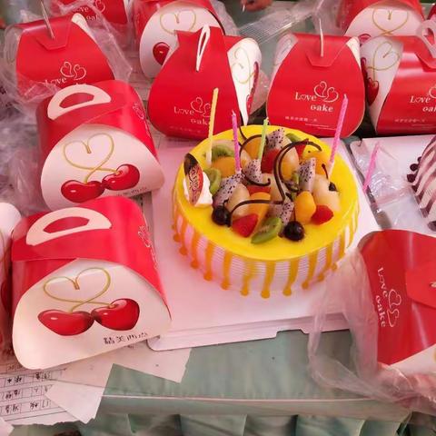 最难忘的生日会——三年级四班