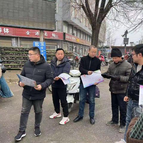 哑柏镇总工会联合镇企业办深入村（社区）开展春风行动及安全生产宣传活动