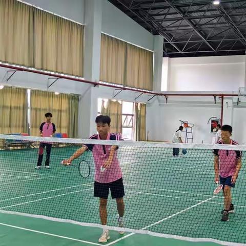 以球会友，青春飞羽，——海南省农林科技学校  23级计算机平面设计专业班际友谊赛