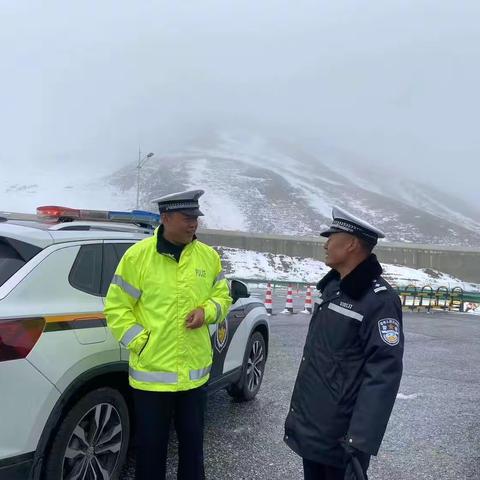 冒风雪 战大雾 海南交警坚守一线护平安