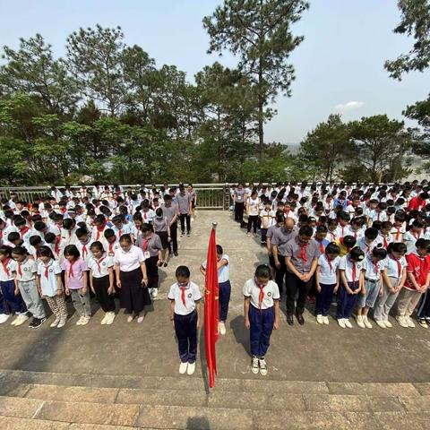 红领巾心向党   清明祭缅先烈——藤县第八小学传承红色基因主题教育活动