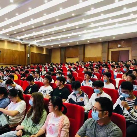 科学备考 精准教学‖我校邀请武汉专家指导高考备考