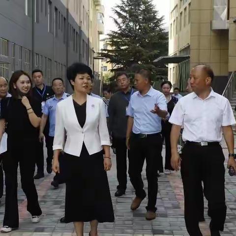 县政协调研卢氏实验高中食堂食品安全工作
